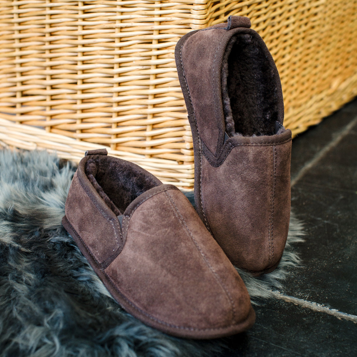 Deluxe Mens 'Liam' Sheepskin Slippers with Soft Sole - Chocolate â Sheepskin World
