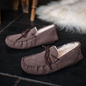 Deluxe Mens 'Leo' Lambswool Moccasin Slippers with Hard Sole - Chocolate